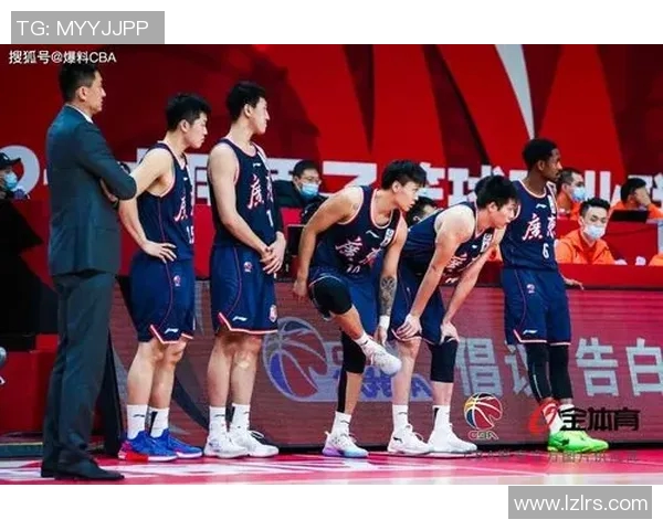 球员转会大潮来袭各大俱乐部布局与引援策略解析